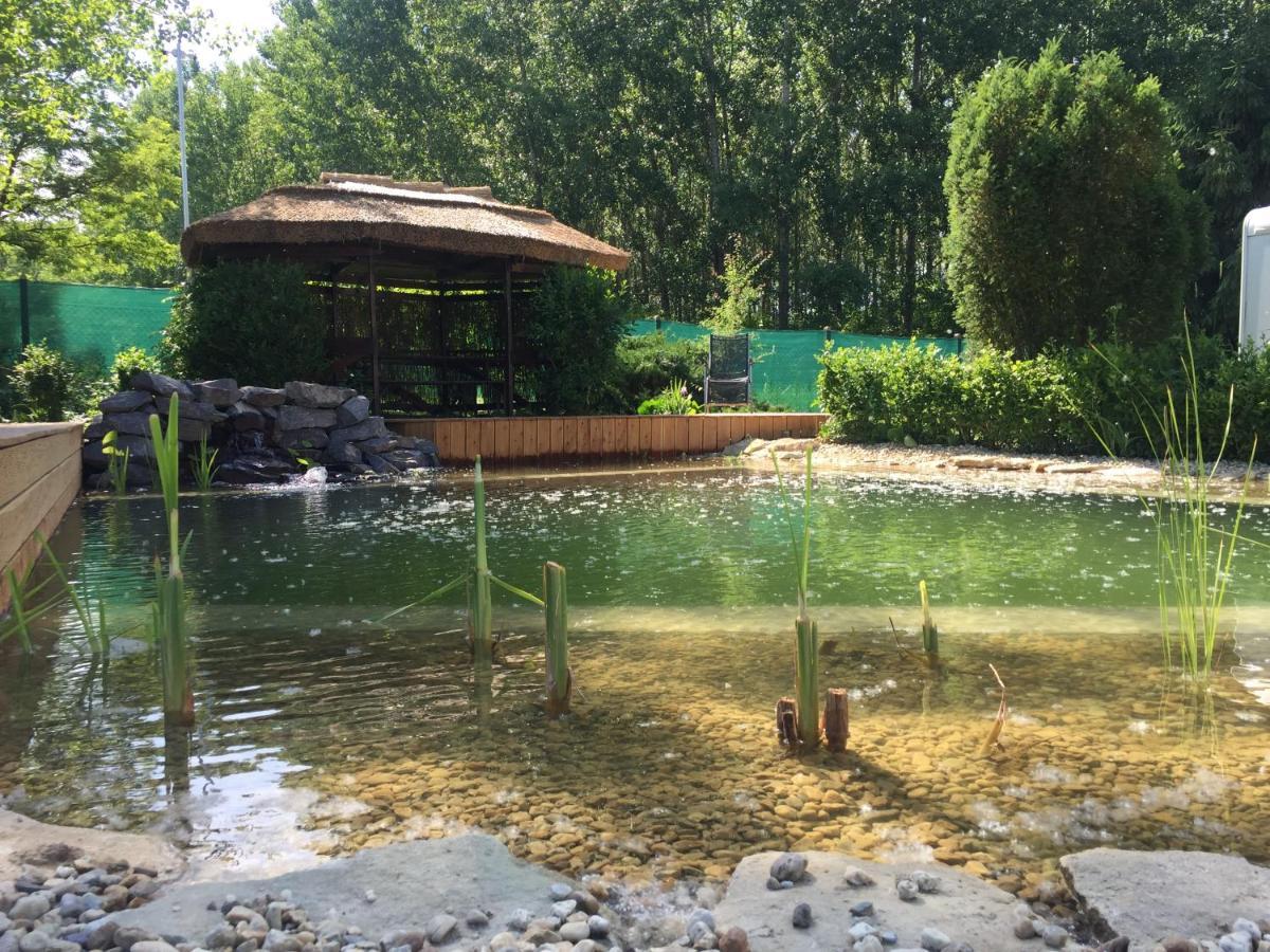 Oeko Kemping Es Glamping Tiszadada Ngoại thất bức ảnh