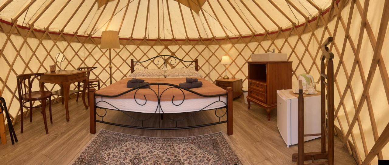 Oeko Kemping Es Glamping Tiszadada Ngoại thất bức ảnh