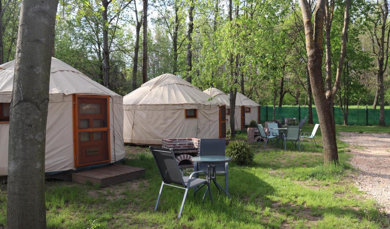 Oeko Kemping Es Glamping Tiszadada Ngoại thất bức ảnh