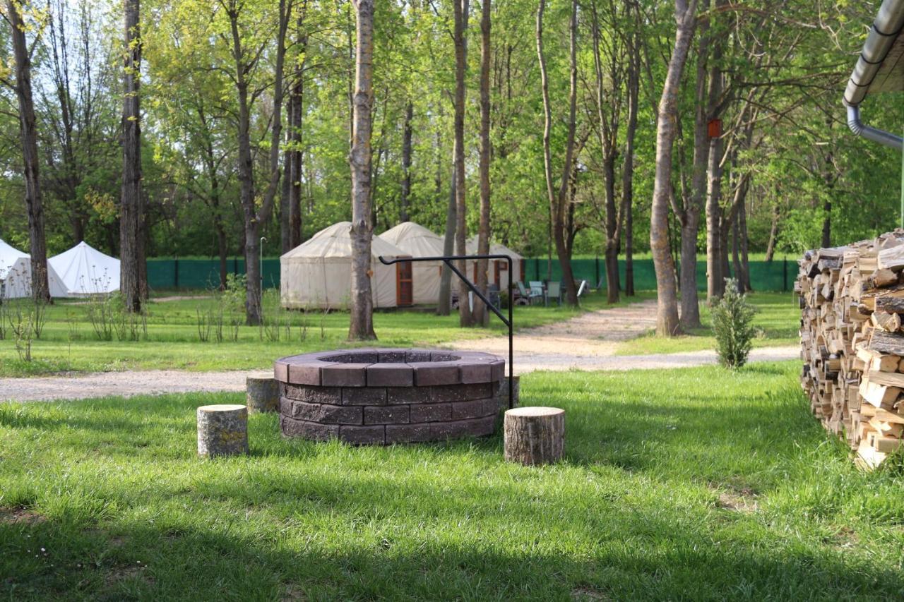 Oeko Kemping Es Glamping Tiszadada Ngoại thất bức ảnh